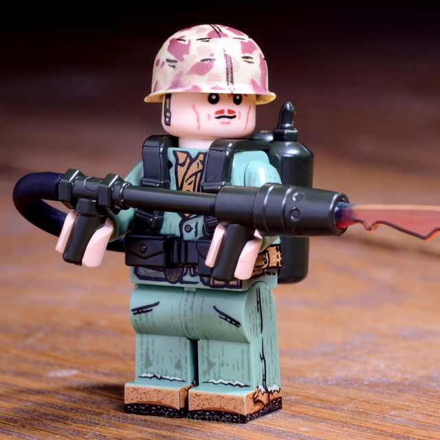 WWII US Marine Zippo Man Iwo Jima 1945000128 Prod1  54142